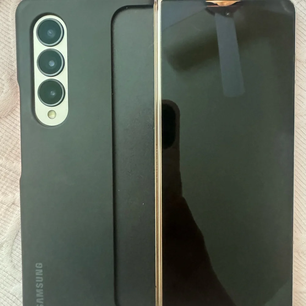 Samsung Galaxy Device with Black Display